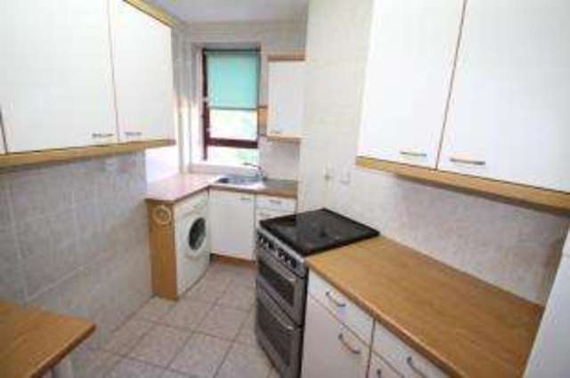  Image of 2 bedroom Flat for sale in Cartvale Road Glasgow G42 at Glasgow Lanarkshire Pollokshaws, G42 9TB