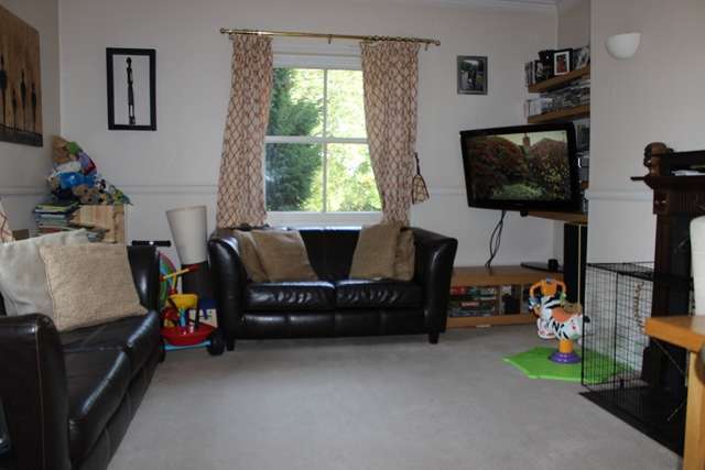  Image of 2 bedroom Apartment to rent in Castlebar Road London W5 at Castlebar Road  Ealing, W5 2DA