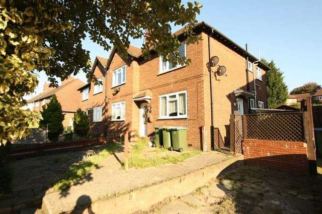  Image of 3 bedroom Flat for sale in Churchbury Road London SE9 at Churchbury Road  Eltham, SE9 5HX
