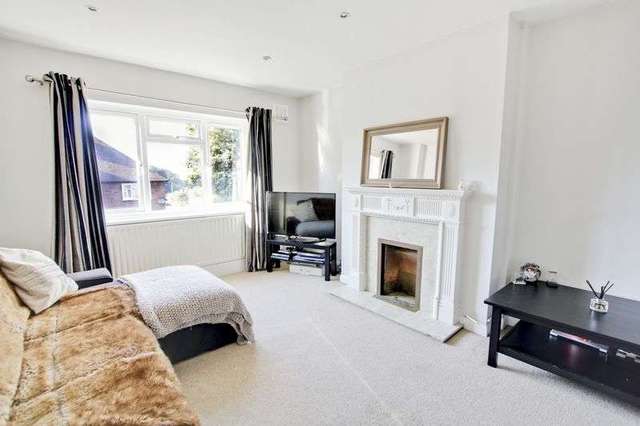  Image of 3 bedroom Flat for sale in Churchbury Road London SE9 at Churchbury Road  Eltham, SE9 5HX
