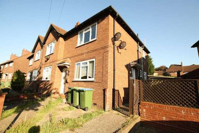  Image of 3 bedroom Flat for sale in Churchbury Road London SE9 at Churchbury Road  Eltham, SE9 5HX