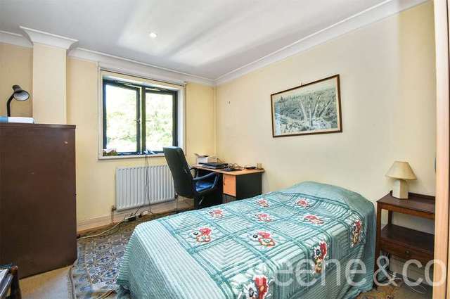  Image of 2 bedroom Flat for sale in Beaumont Rise London N19 at 29 Beaumont Rise London Hornsey Rise, N19 3BF