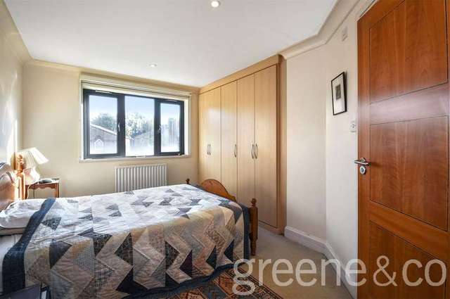  Image of 2 bedroom Flat for sale in Beaumont Rise London N19 at 29 Beaumont Rise London Hornsey Rise, N19 3BF