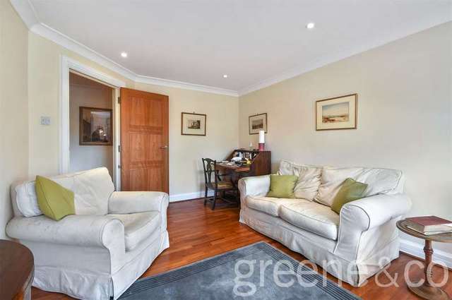  Image of 2 bedroom Flat for sale in Beaumont Rise London N19 at 29 Beaumont Rise London Hornsey Rise, N19 3BF
