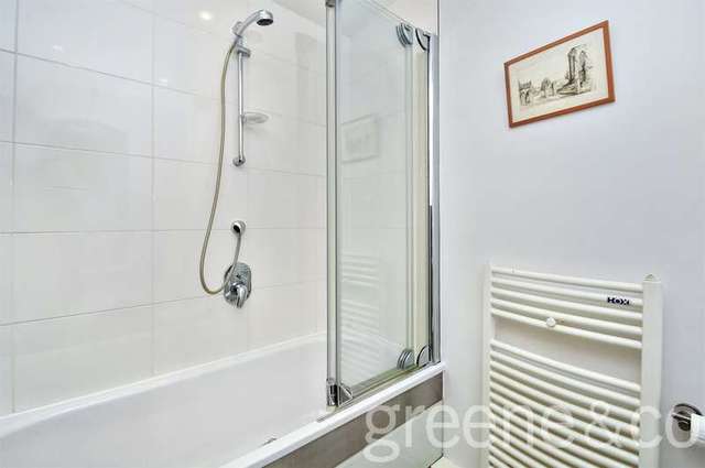  Image of 2 bedroom Flat for sale in Beaumont Rise London N19 at 29 Beaumont Rise London Hornsey Rise, N19 3BF