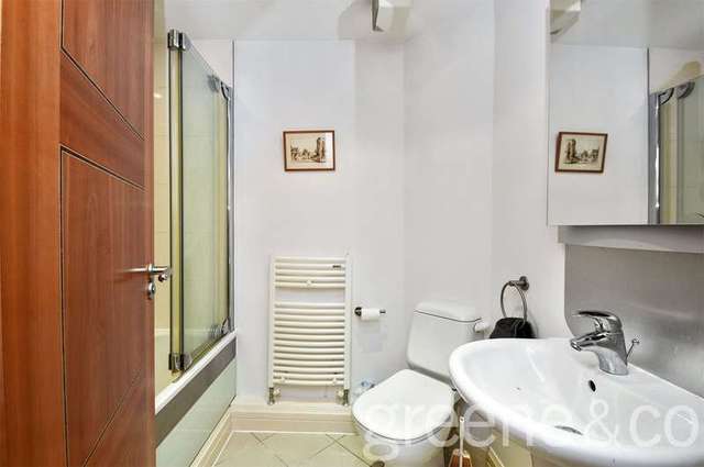  Image of 2 bedroom Flat for sale in Beaumont Rise London N19 at 29 Beaumont Rise London Hornsey Rise, N19 3BF