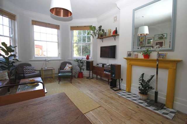  Image of 1 bedroom Flat for sale in Claremont Gardens Surbiton KT6 at Surbiton Surrey, KT6 4TL