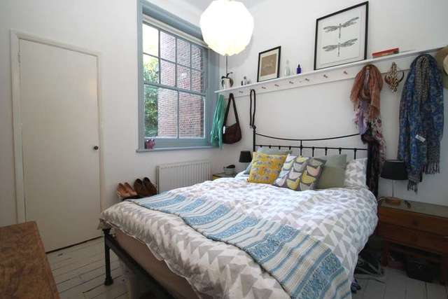  Image of 1 bedroom Flat for sale in Claremont Gardens Surbiton KT6 at Surbiton Surrey, KT6 4TL