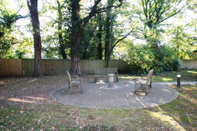  Image of 2 bedroom Flat to rent in Woodfield Road Crawley RH10 at Woodfield Road Northgate Crawley, RH10 8BG