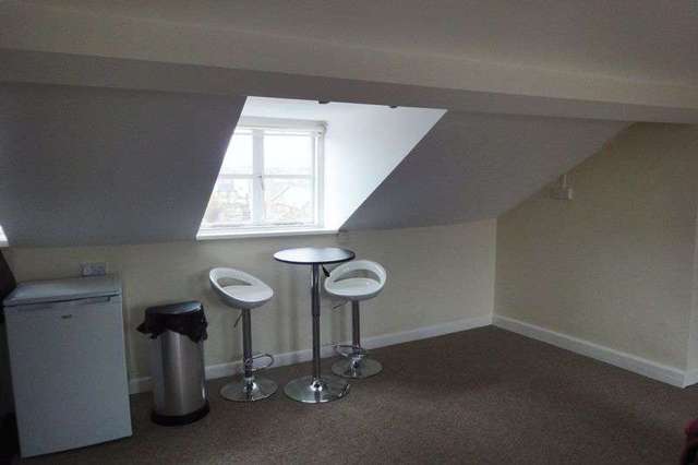  Image of 1 bedroom Flat to rent in Clifton Hill Exeter EX1 at Clifton Hill NEWTOWN Exeter, EX1 2DL