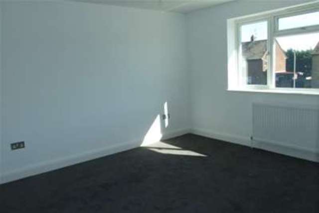  Image of 3 bedroom Detached house to rent in Cokefield Avenue Southend-on-Sea SS2 at Southend-on-Sea, SS2 4PU