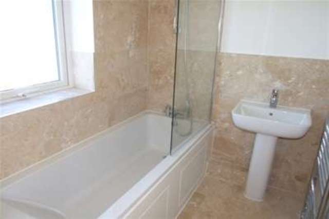  Image of 3 bedroom Detached house to rent in Cokefield Avenue Southend-on-Sea SS2 at Southend-on-Sea, SS2 4PU