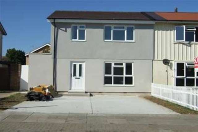  Image of 3 bedroom Detached house to rent in Cokefield Avenue Southend-on-Sea SS2 at Southend-on-Sea, SS2 4PU