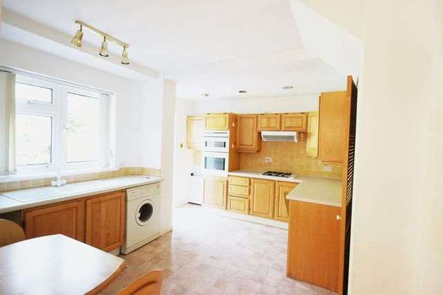  Image of 3 bedroom Detached house to rent in Coniston Close Hemel Hempstead HP3 at Coniston Close  Hemel Hempstead, HP3 8RH