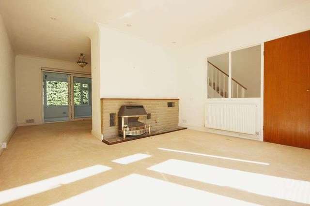  Image of 3 bedroom Detached house to rent in Coniston Close Hemel Hempstead HP3 at Coniston Close  Hemel Hempstead, HP3 8RH
