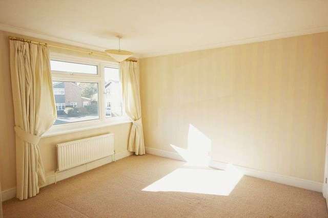  Image of 3 bedroom Detached house to rent in Coniston Close Hemel Hempstead HP3 at Coniston Close  Hemel Hempstead, HP3 8RH