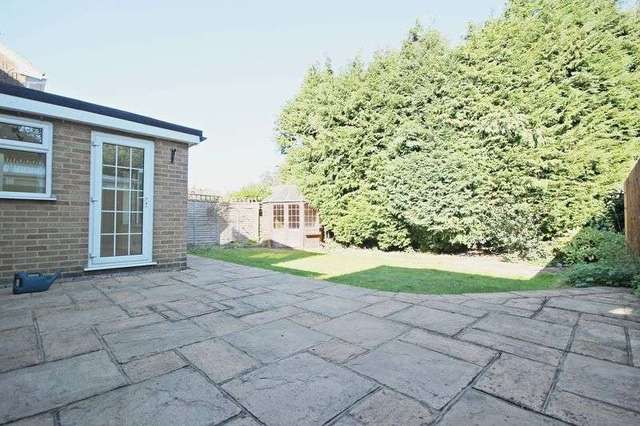  Image of 3 bedroom Detached house to rent in Coniston Close Hemel Hempstead HP3 at Coniston Close  Hemel Hempstead, HP3 8RH