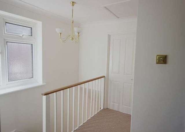  Image of 3 bedroom Detached house to rent in Coniston Close Hemel Hempstead HP3 at Coniston Close  Hemel Hempstead, HP3 8RH