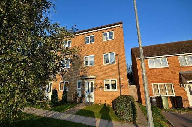 Image of 4 bedroom Detached house for sale in Cooper Drive Leighton Buzzard LU7 at Cooper Drive  Leighton Buzzard, LU7 4RZ