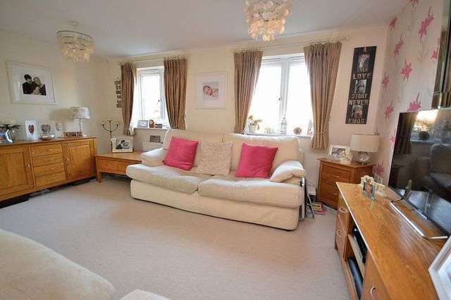  Image of 4 bedroom Detached house for sale in Cooper Drive Leighton Buzzard LU7 at Cooper Drive  Leighton Buzzard, LU7 4RZ