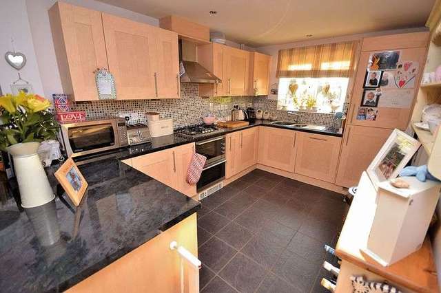  Image of 4 bedroom Detached house for sale in Cooper Drive Leighton Buzzard LU7 at Cooper Drive  Leighton Buzzard, LU7 4RZ