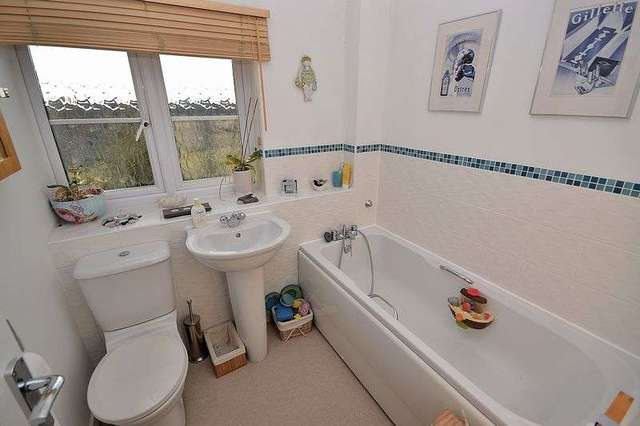  Image of 4 bedroom Detached house for sale in Cooper Drive Leighton Buzzard LU7 at Cooper Drive  Leighton Buzzard, LU7 4RZ