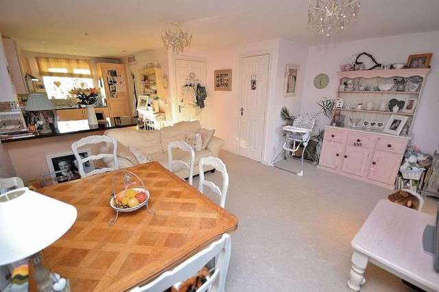 Image of 4 bedroom Detached house for sale in Cooper Drive Leighton Buzzard LU7 at Cooper Drive  Leighton Buzzard, LU7 4RZ