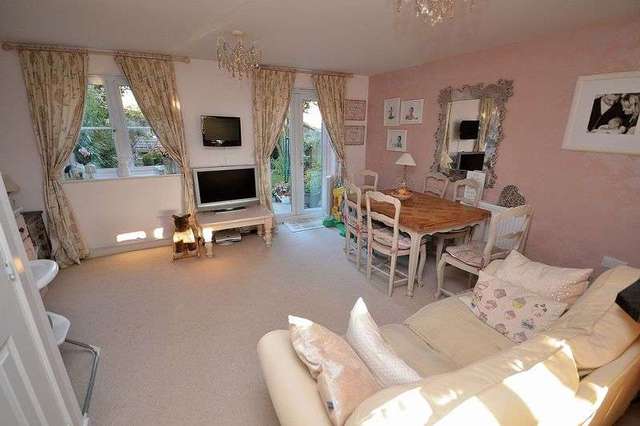  Image of 4 bedroom Detached house for sale in Cooper Drive Leighton Buzzard LU7 at Cooper Drive  Leighton Buzzard, LU7 4RZ