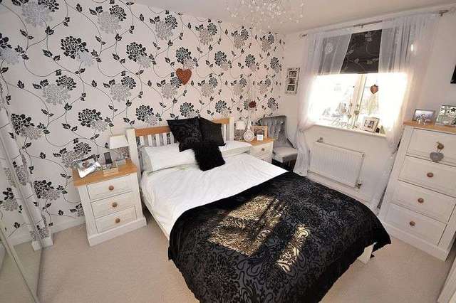  Image of 4 bedroom Detached house for sale in Cooper Drive Leighton Buzzard LU7 at Cooper Drive  Leighton Buzzard, LU7 4RZ