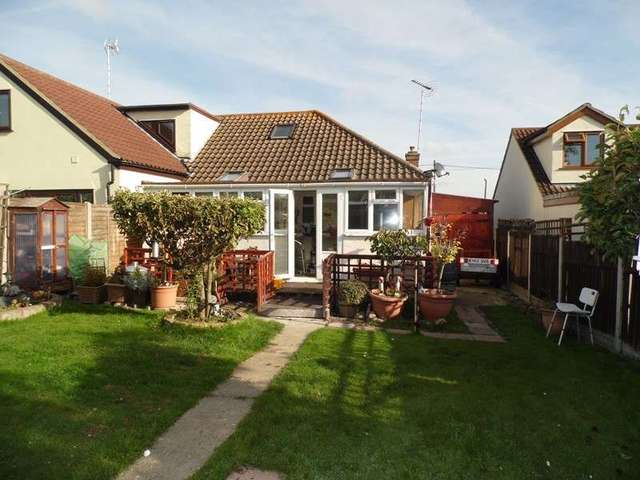  Image of 2 bedroom Property for sale in Copford Avenue Rayleigh SS6 at Copford Avenue  Rayleigh, SS6 8RL