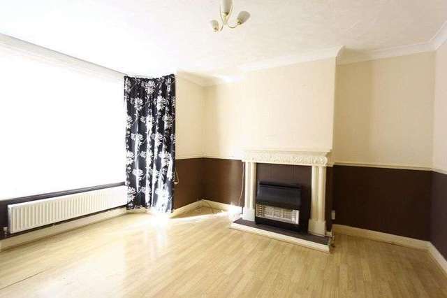  Image of 2 bedroom Property for sale in Cranbrook Avenue Hull HU6 at Cranbrook Avenue  Hull, HU6 7TY