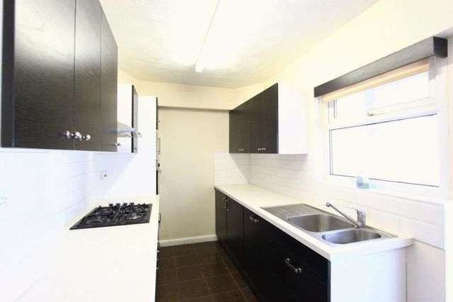  Image of 2 bedroom Property for sale in Cranbrook Avenue Hull HU6 at Cranbrook Avenue  Hull, HU6 7TY