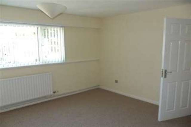  Image of 3 bedroom Terraced house to rent in Cropthorne Close Redditch B98 at Redditch, B98 7SL