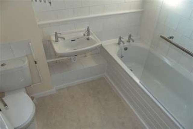  Image of 3 bedroom Terraced house to rent in Cropthorne Close Redditch B98 at Redditch, B98 7SL