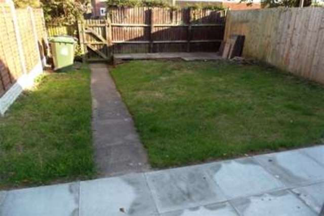  Image of 3 bedroom Terraced house to rent in Cropthorne Close Redditch B98 at Redditch, B98 7SL