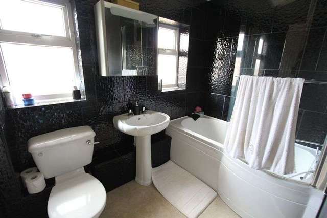  Image of 2 bedroom Property for sale in Dartmouth Walk Hull HU4 at Dartmouth Walk  Hull, HU4 7JU