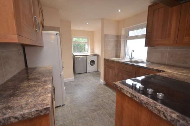  Image of 4 bedroom Terraced house to rent in De Beauvoir Road Reading RG1 at De Beauvoir Road  Reading, RG1 5NP