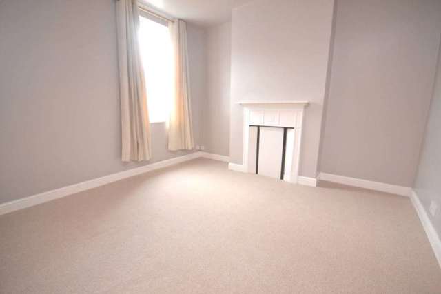  Image of 4 bedroom Terraced house to rent in De Beauvoir Road Reading RG1 at De Beauvoir Road  Reading, RG1 5NP
