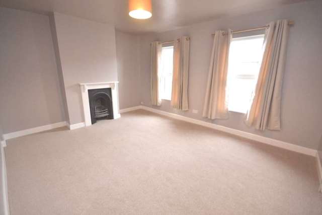  Image of 4 bedroom Terraced house to rent in De Beauvoir Road Reading RG1 at De Beauvoir Road  Reading, RG1 5NP