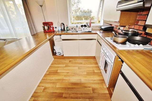  Image of 1 bedroom Flat to rent in Dellow Close Ilford IG2 at Dellow Close  Ilford, IG2 7EB