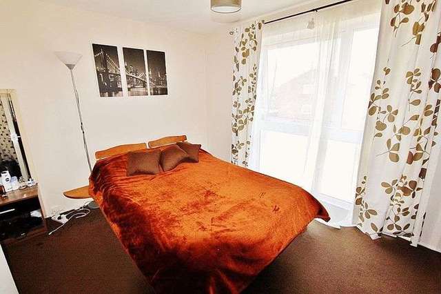  Image of 1 bedroom Flat to rent in Dellow Close Ilford IG2 at Dellow Close  Ilford, IG2 7EB