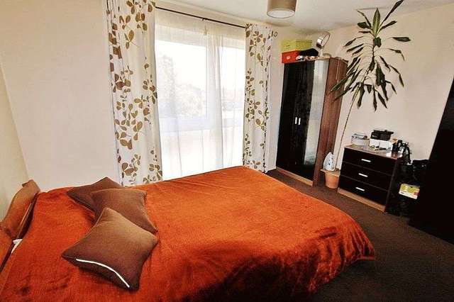  Image of 1 bedroom Flat to rent in Dellow Close Ilford IG2 at Dellow Close  Ilford, IG2 7EB