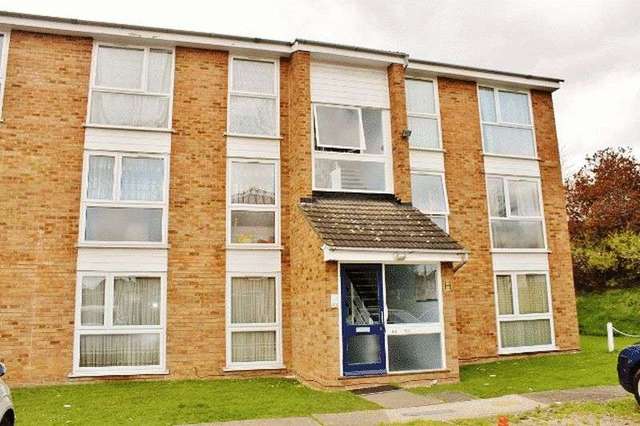  Image of 1 bedroom Flat to rent in Dellow Close Ilford IG2 at Dellow Close  Ilford, IG2 7EB