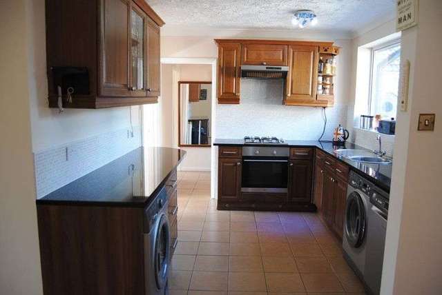  Image of 4 bedroom Detached house for sale in Denton Avenue Grantham NG31 at Denton Avenue  Grantham, NG31 7JH