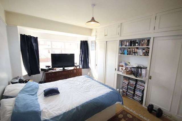  Image of 3 bedroom Detached house for sale in Devizes Road Salisbury SP2 at Devizes Road  Salisbury, SP2 9LX