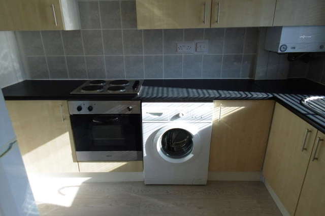  Image of 3 bedroom Semi-Detached house to rent in Doncaster Road Wakefield WF1 at Wakefield Wakefield, WF1 5DP