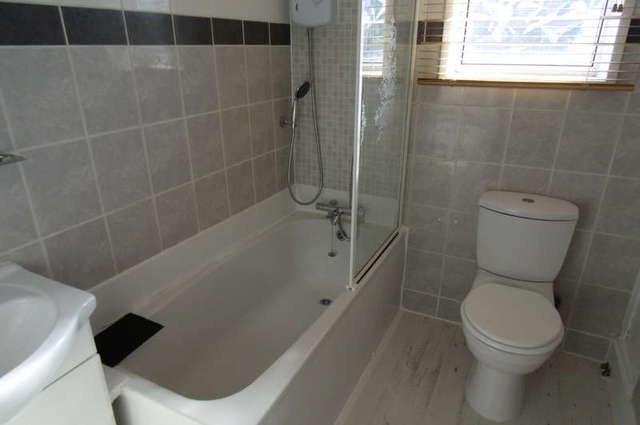  Image of 3 bedroom Semi-Detached house to rent in Doncaster Road Wakefield WF1 at Wakefield Wakefield, WF1 5DP