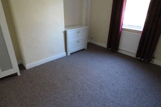  Image of 3 bedroom Semi-Detached house to rent in Doncaster Road Wakefield WF1 at Wakefield Wakefield, WF1 5DP