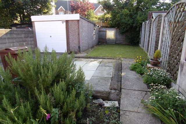  Image of 3 bedroom Semi-Detached house to rent in Doncaster Road Wakefield WF1 at Wakefield Wakefield, WF1 5DP