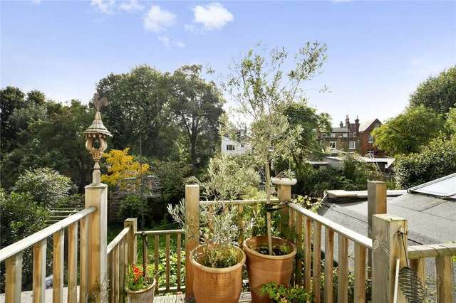  Image of 3 bedroom Flat for sale in Dornton Road London SW12 at Dornton Road  London, SW12 9NB